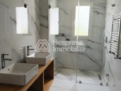 Luxury villa for rent in Du Golf . 4 comfortable rooms. Residence with concierge, air conditioning throughout.