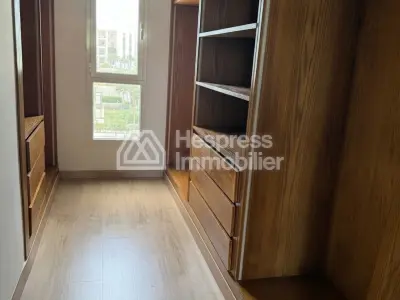 Luxury villa for rent in Du Golf . 4 comfortable rooms. Residence with concierge, air conditioning throughout.
