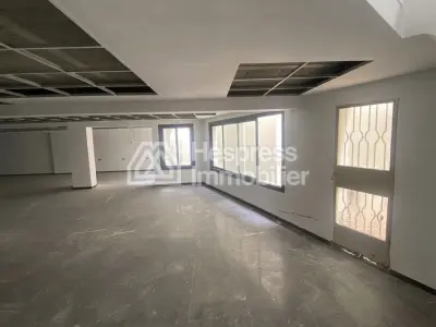 استأجر العقار المثالي في Administratif . المساحة الإجمالية 590 متر مربع