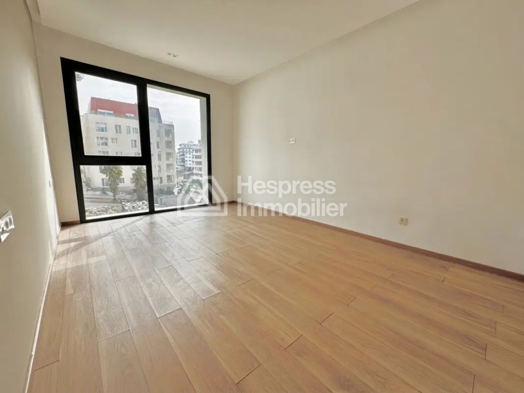 Apartment for sale in Star Hill. Total area 130 m². Security door and sea view.