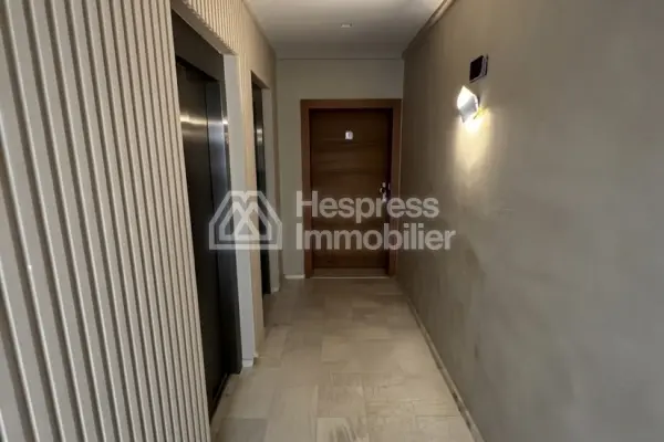 Apartment for sale in Star Hill. Total area 130 m². Security door and sea view.