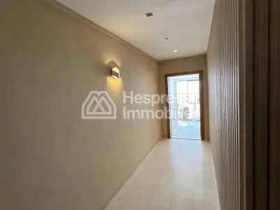 Apartment for sale in Star Hill. Total area 130 m². Security door and sea view.
