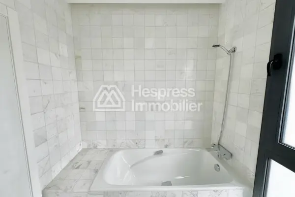 Apartment for sale in Star Hill. Total area 130 m². Security door and sea view.
