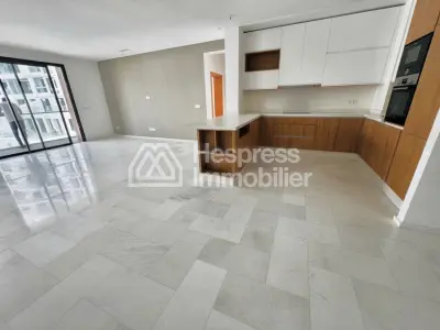 Apartment for sale in Star Hill. Total area 130 m². Security door and sea view.