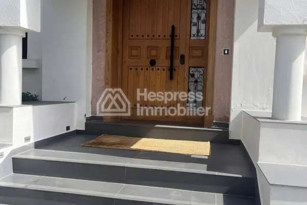 Superb villa for rent in Du Golf . 4 rooms. Well furnished.