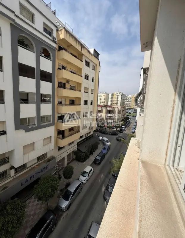 Beautiful offices for rent at Mozart . 70 sq m. Mountain views and security door.