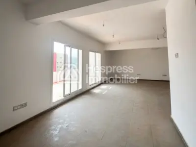 Beautiful offices for rent at Mozart . 70 sq m. Mountain views and security door.