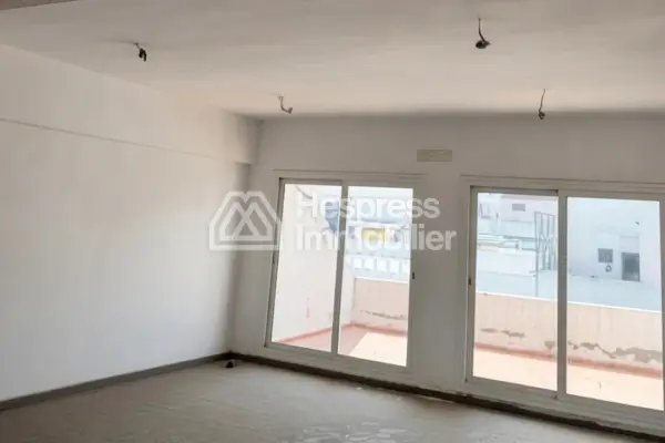 Beautiful offices for rent at Mozart . 70 sq m. Mountain views and security door.