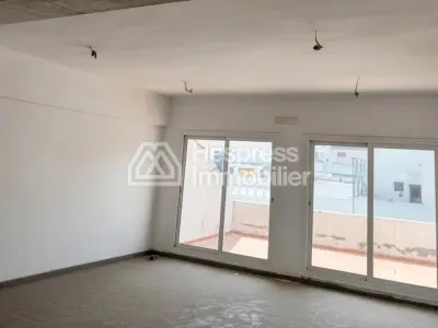 Beautiful offices for rent at Mozart . 70 sq m. Mountain views and security door.