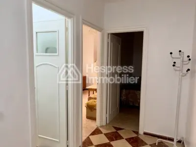 عِش في قلب مركز المدينة في هدوء تام. شقة فريدة من نوعها في شارع فاس