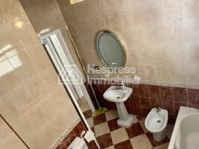 عِش في قلب مركز المدينة في هدوء تام. شقة فريدة من نوعها في شارع فاس