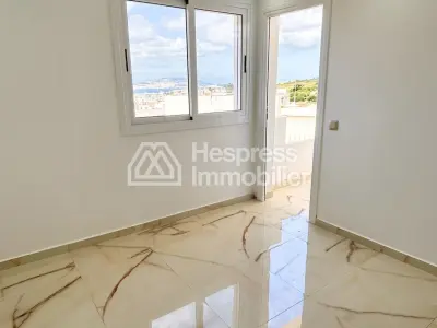 Apartment with sea and mountain views
