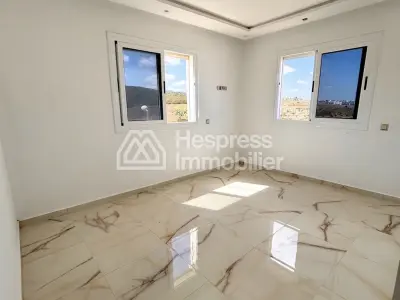 Apartment with sea and mountain views