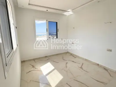 Apartment with sea and mountain views