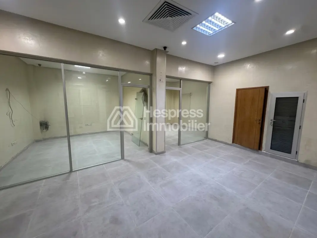 Commercial premises of 180 m² for rent near Ain Ketiwet with cellar