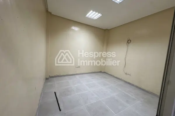 Commercial premises of 180 m² for rent near Ain Ketiwet with cellar