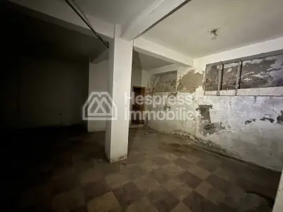 Commercial premises of 180 m² for rent near Ain Ketiwet with cellar