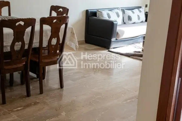 شقة مفروشة رائعة للإيجار في وسط المدينة في ساحة موزارد مع موقف سيارات