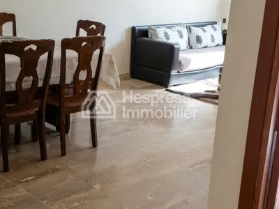 شقة مفروشة رائعة للإيجار في وسط المدينة في ساحة موزارد مع موقف سيارات