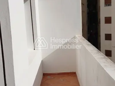 شقة مفروشة رائعة للإيجار في وسط المدينة في ساحة موزارد مع موقف سيارات