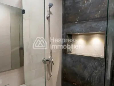 شقة في حي تليلة، مساحتها 75 مترًا مربعًا، بتشطيبات رائعة.