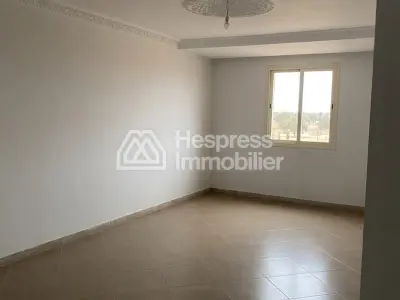 Luxury 3-bedroom apartment with living room in a building. Ain