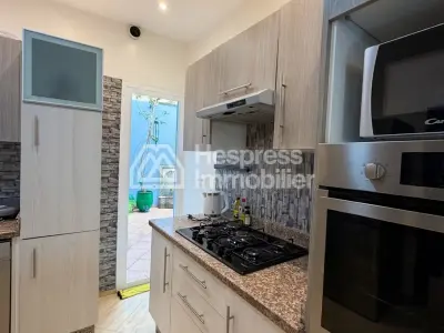 شقة رائعة للبيع في Haut-Founty . تسع غرف مريحة. مفروشة بشكل جيد.