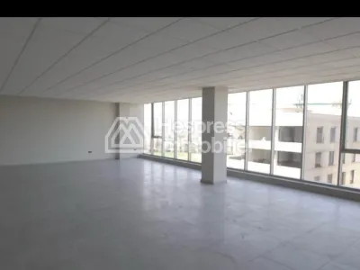 Bureau à vendre, 70 à 2000m² à Sidi Maarouf