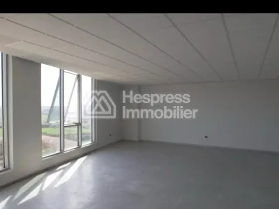 Bureau à vendre, 70 à 2000m² à Sidi Maarouf