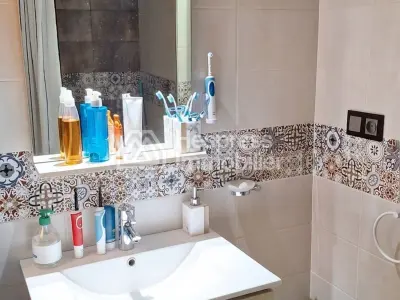 House for sale in Azzouzia . 7 large rooms. Mountain views, central heating