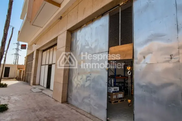 Louez le local idéal à Guéliz. Superficie 242 m²