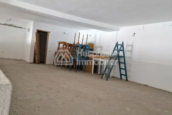 Louez le local idéal à Guéliz. Superficie 242 m²