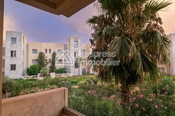 Très belle appartement à pristigia à louer
