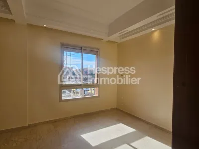 Spacieux appartement à louer vide sur route de casa