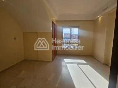 Spacieux appartement à louer vide sur route de casa