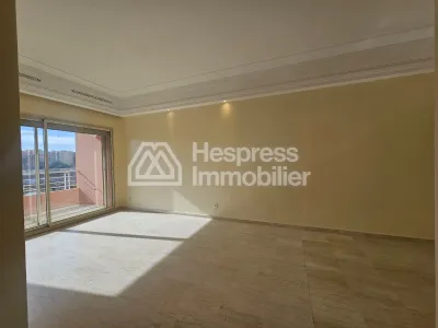 Spacieux appartement à louer vide sur route de casa