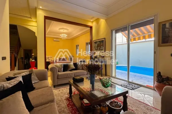 Luxury house with pool and master suite – Targa