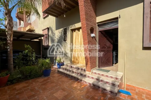 Luxury house with pool and master suite – Targa
