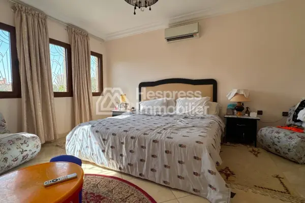 Luxury house with pool and master suite – Targa