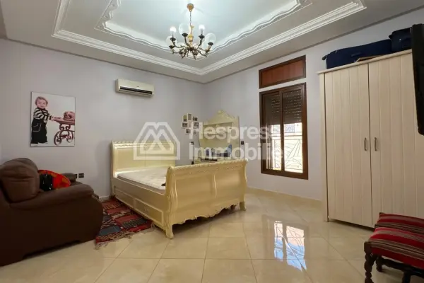 Luxury house with pool and master suite – Targa
