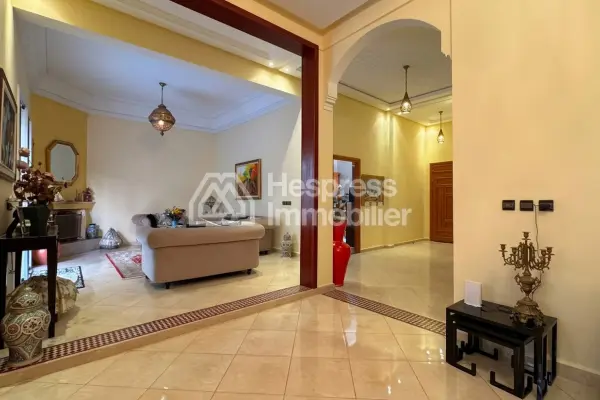 Luxury house with pool and master suite – Targa