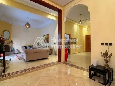 Maison de standing avec piscine et suite parentale – Targa