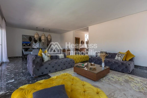 Superb villa for rent with swimming pool and large garden