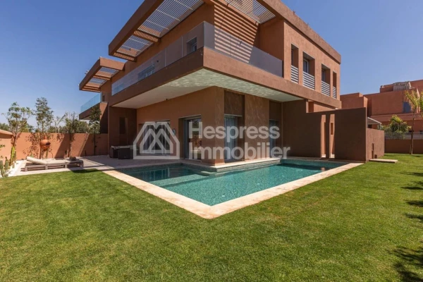 Superb villa for rent with swimming pool and large garden