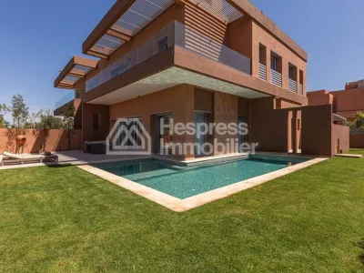 Superb villa for rent with swimming pool and large garden