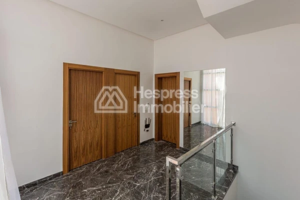 Superb villa for rent with swimming pool and large garden