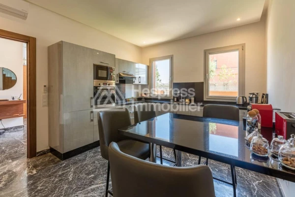 Superb villa for rent with swimming pool and large garden