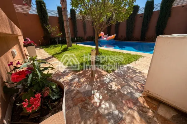 فيلا مع مسبح، مساحتها 400 متر مربع، ألينزا 1