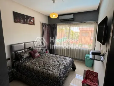 فيلا مع مسبح، مساحتها 400 متر مربع، ألينزا 1