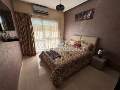 فيلا مع مسبح، مساحتها 400 متر مربع، ألينزا 1